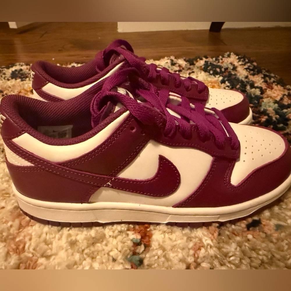 Nike Dunk low-top sneakers in white and magenta 7.5W or 6Y